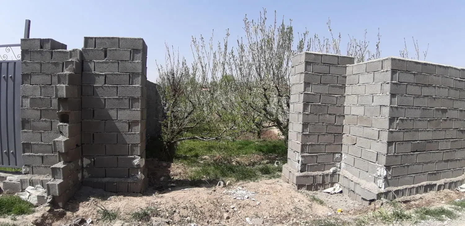 زمین چهاردیواری