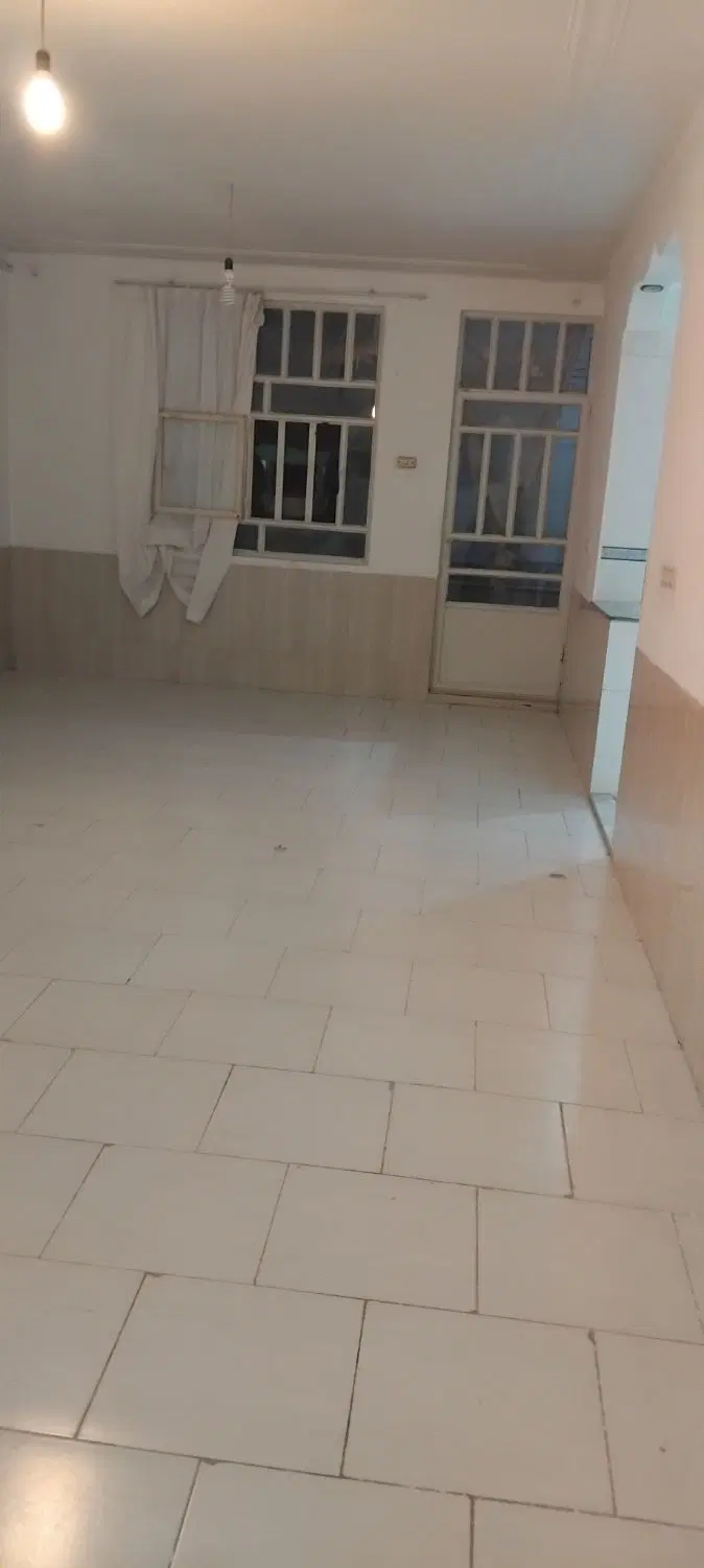 نیم طبقه خیابان سید کاظم