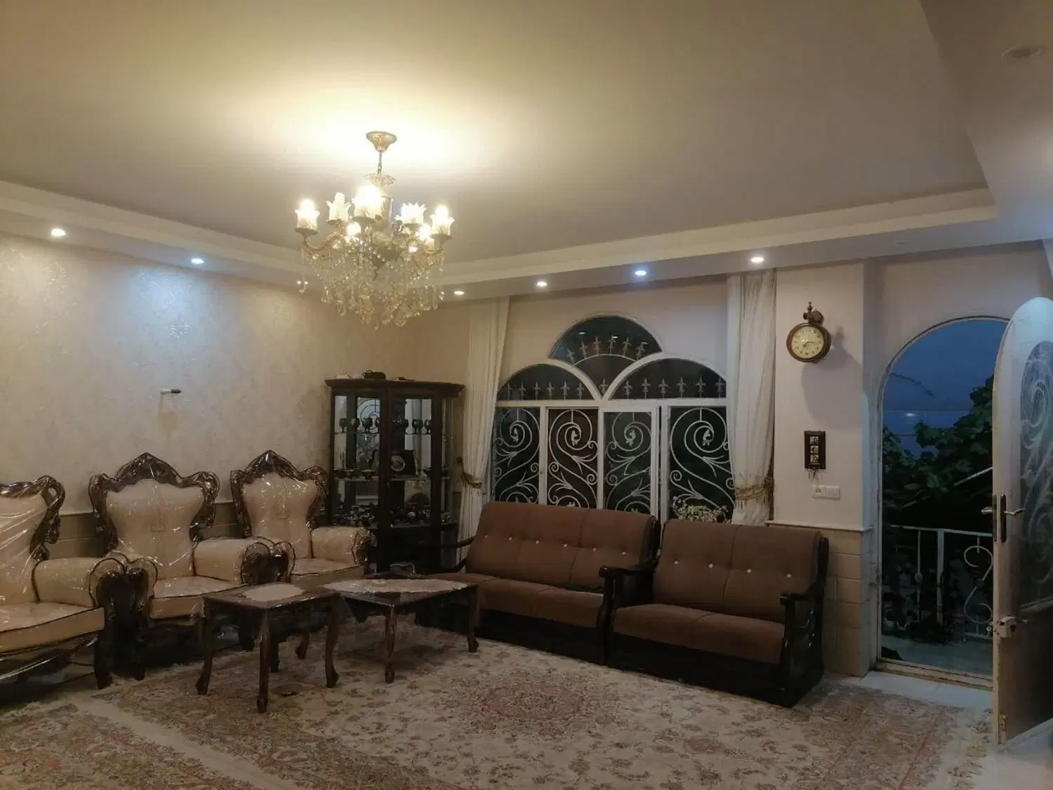 فروش دو طبقه درب از حیاط خ ایت معاوضه با ملک شیراز