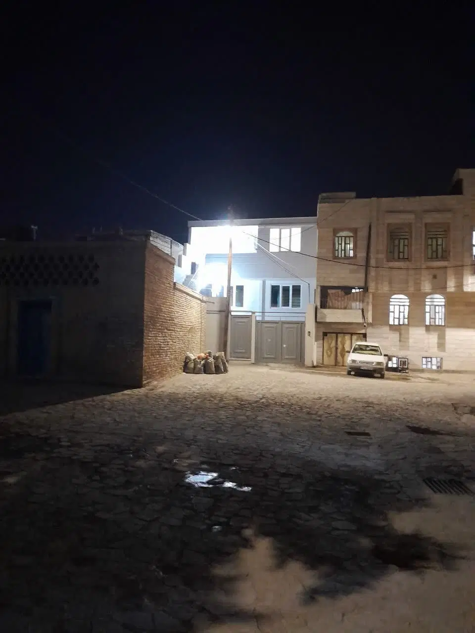 زمین قلعه سنگی