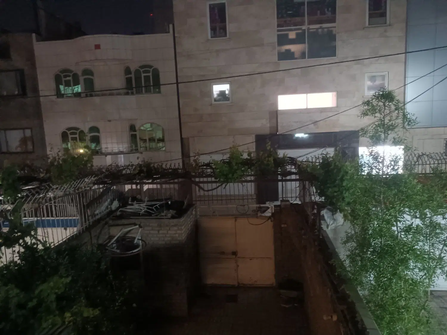 ملک ۱۲۱متر زمین ۷۰ متر بنا