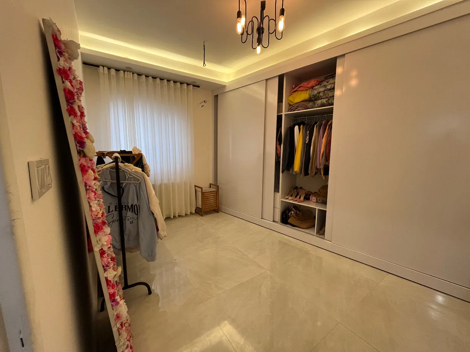 ۹۰متری لاکانی فول امکانات