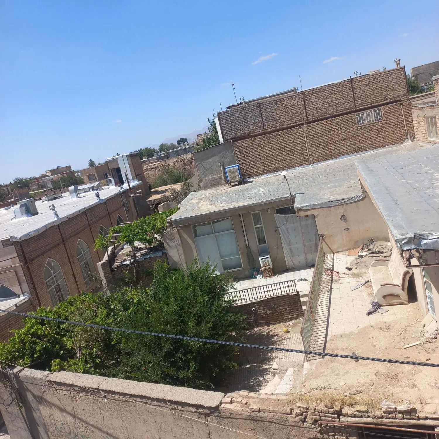 خانه ویلایی دوطبقه در مرکزروستای فرزق