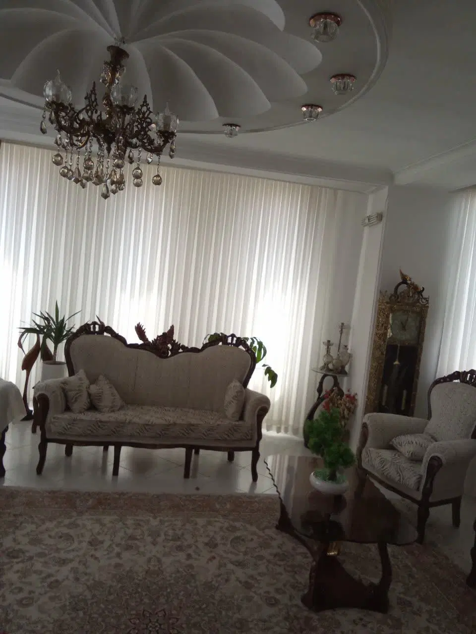 واحد مسکونی مناسب سکونت خانواده(املاکی نیستم)