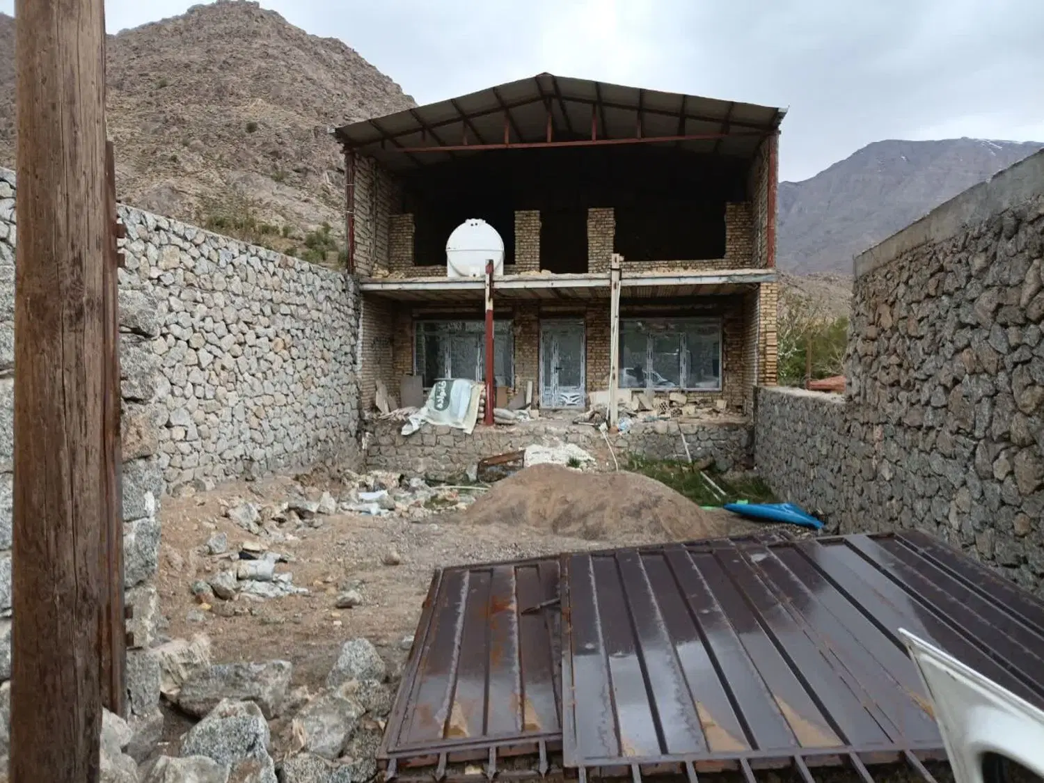 خانه نیمه ساز ده بالا تقی اباد
