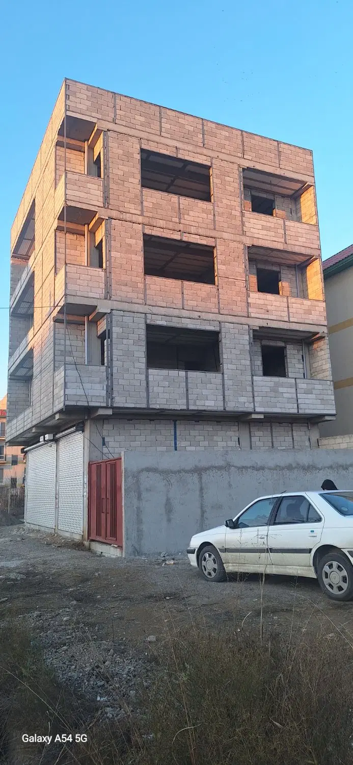 فروش ساختمان ۴ طبقه نیمه کاره