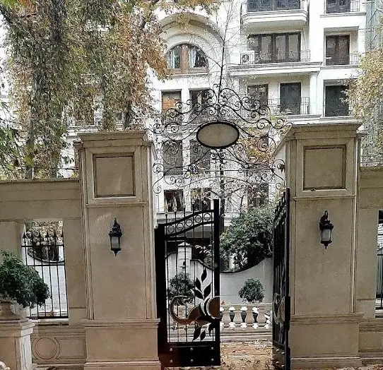 ۲۳۰ متر آپارتمان روبروی چناران پارک