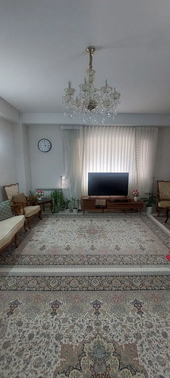 آپارتمان 98 متری طبقه اول در خیابان احدزاده