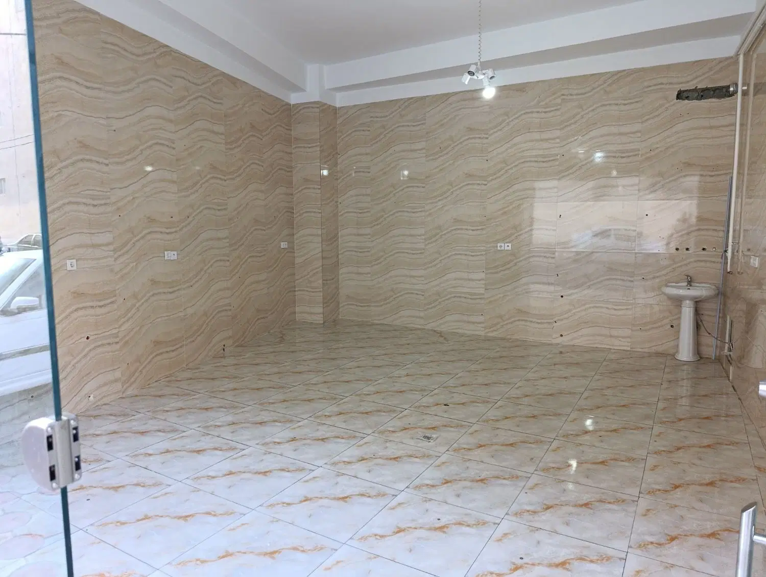 یک باب مغازه فروشی