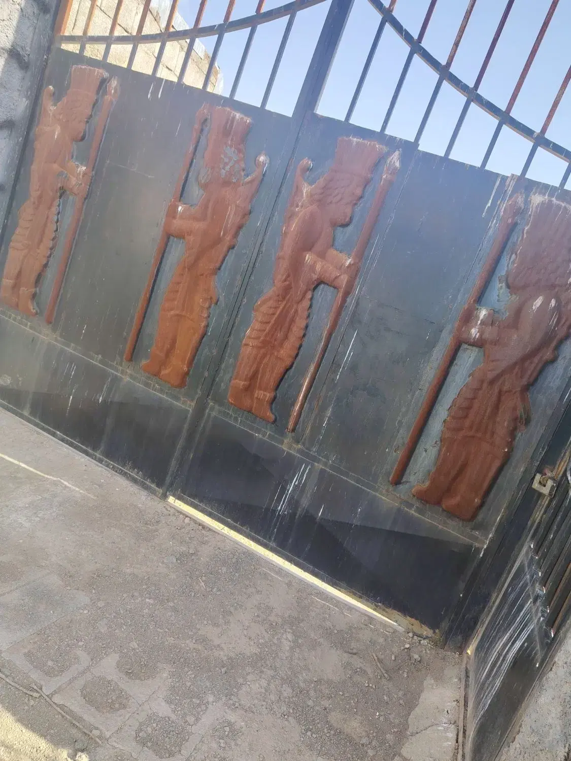 باغ چهار دیواری داخل شهر