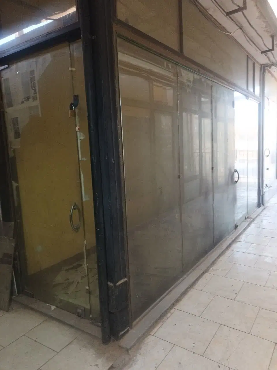 مغازه هفت متری در پاساژ صدف هشتگرد