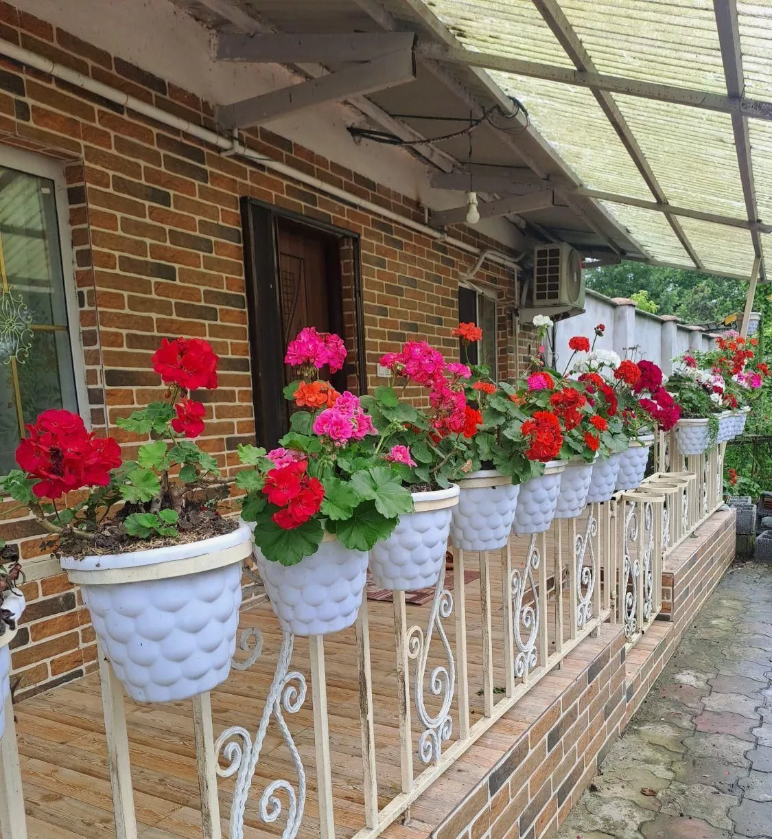 ویلا باغ80 متری _رشت ب فومن_امشب ۱تومن