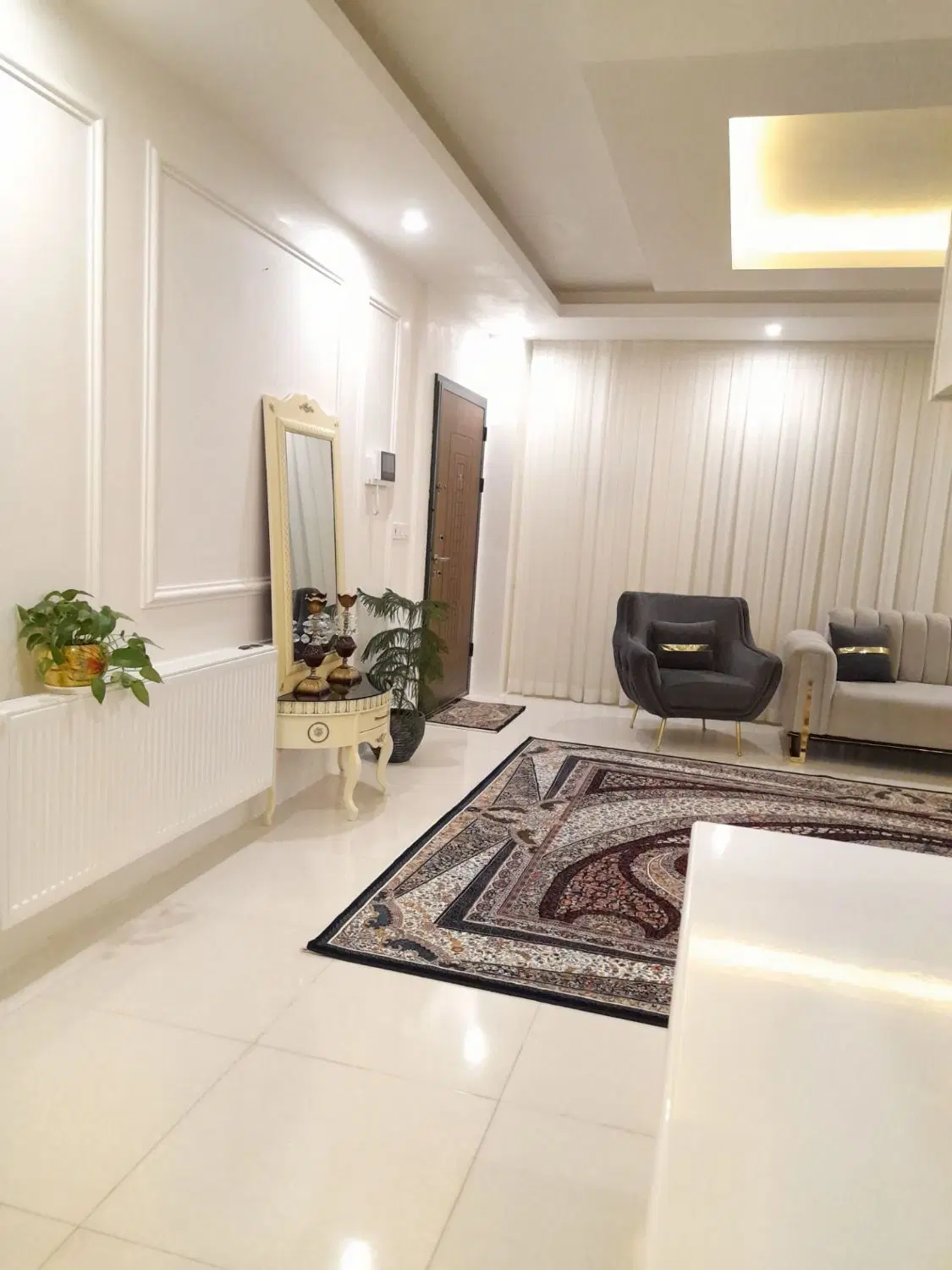 همکف فروشی بزرگمهر یکم