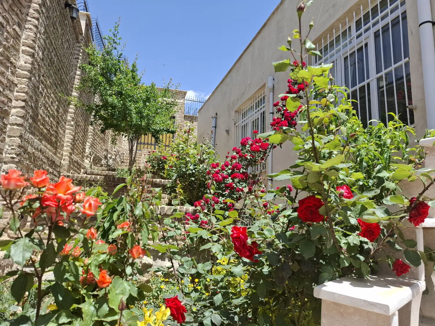 ملک تجاری مسکونی میدان سنگ شیر