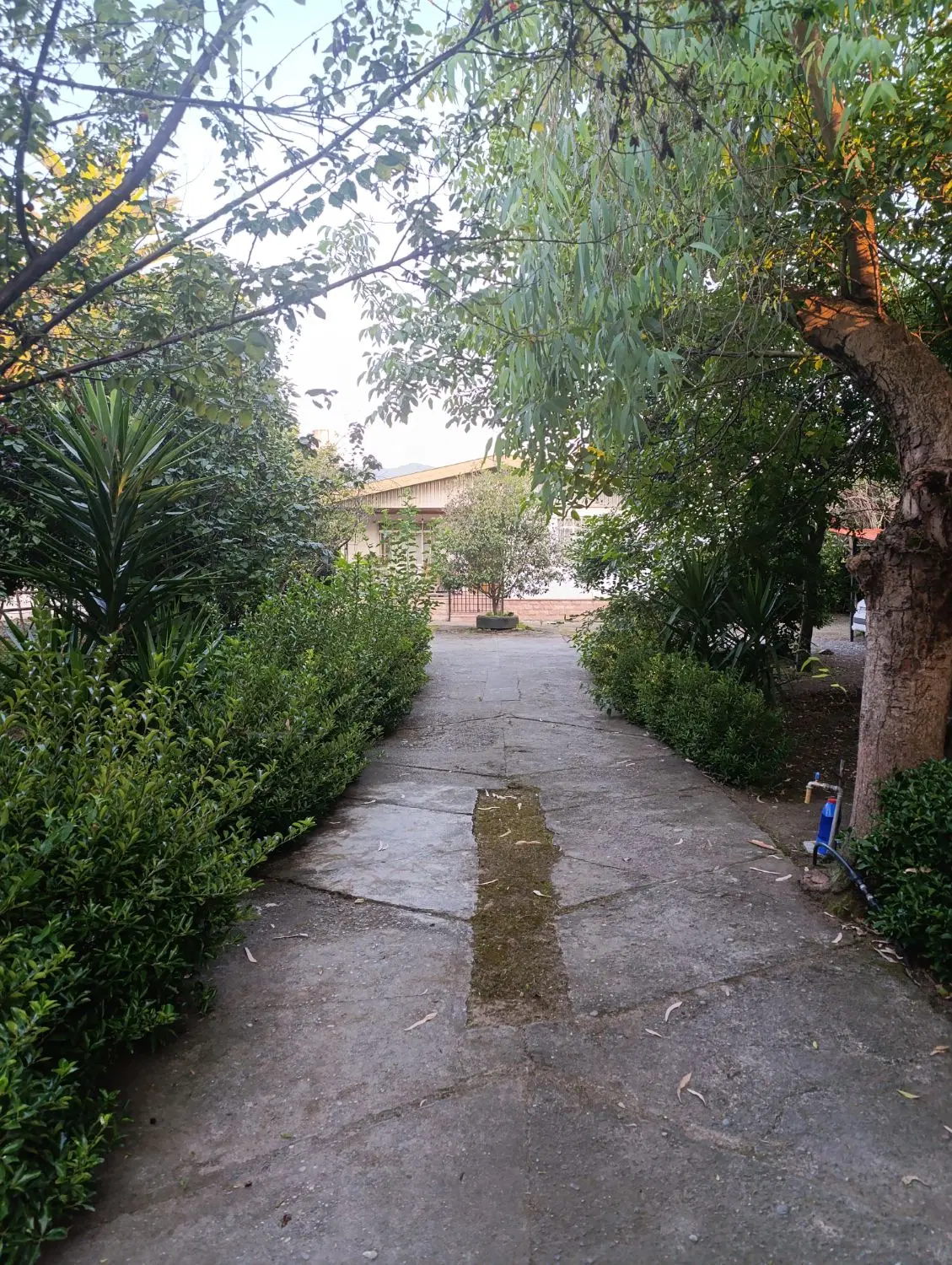 ۹۷۳ متر زمین با ۲۰۰ متر ویلای سه‌خوابه + سوئیت