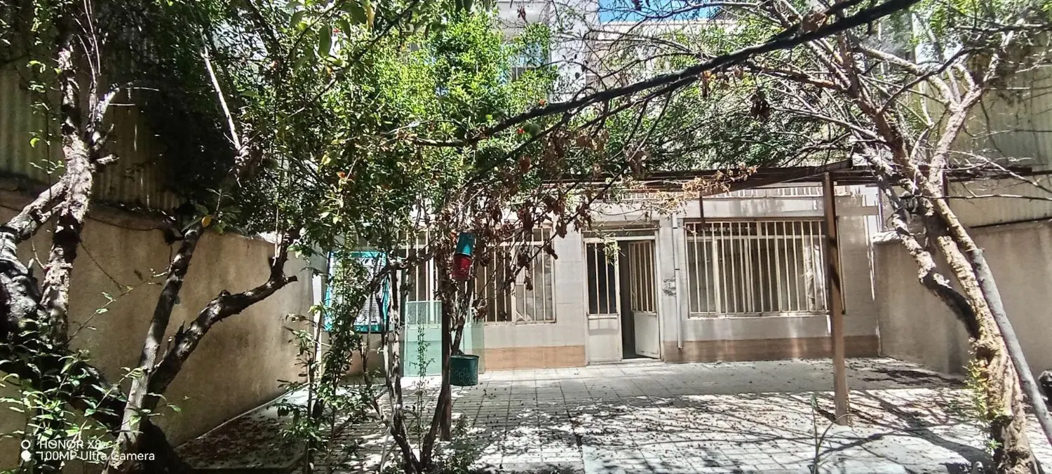 ویلایی دو طبقه مجزا مناسب مسکونی خیابان رضا