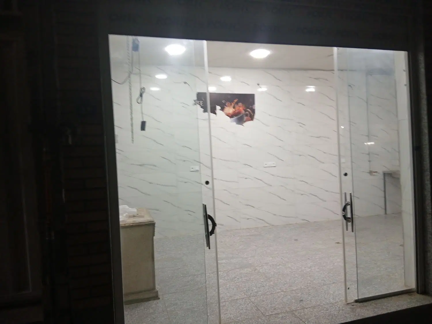 مغازه ۲۵ متری امکانات اب برق گاز کامل