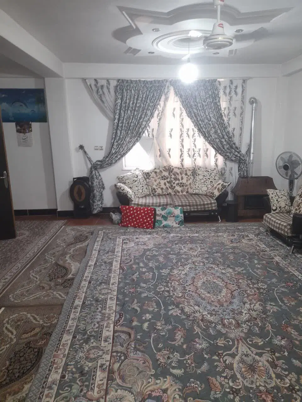 آپارتمان تک سقف با پارکینگ بزرگ