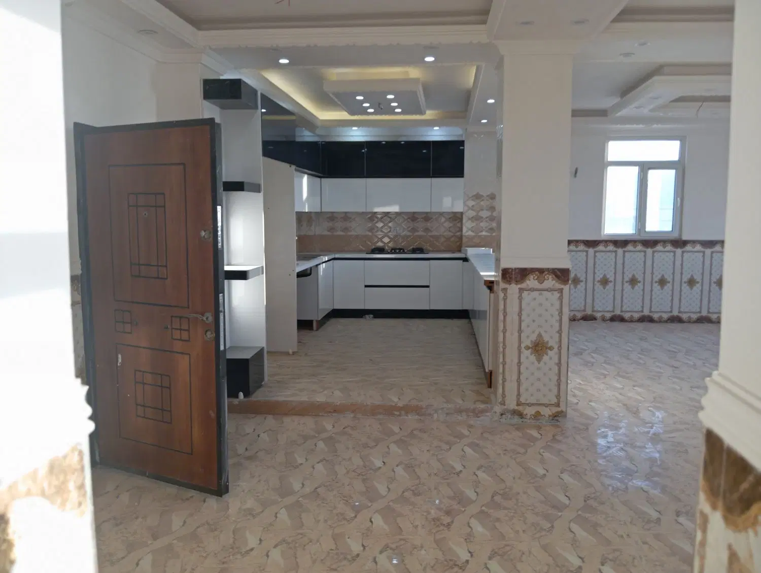 اجاره یه واحد مسکونی آپارتمانی در شهر طیس باستانی