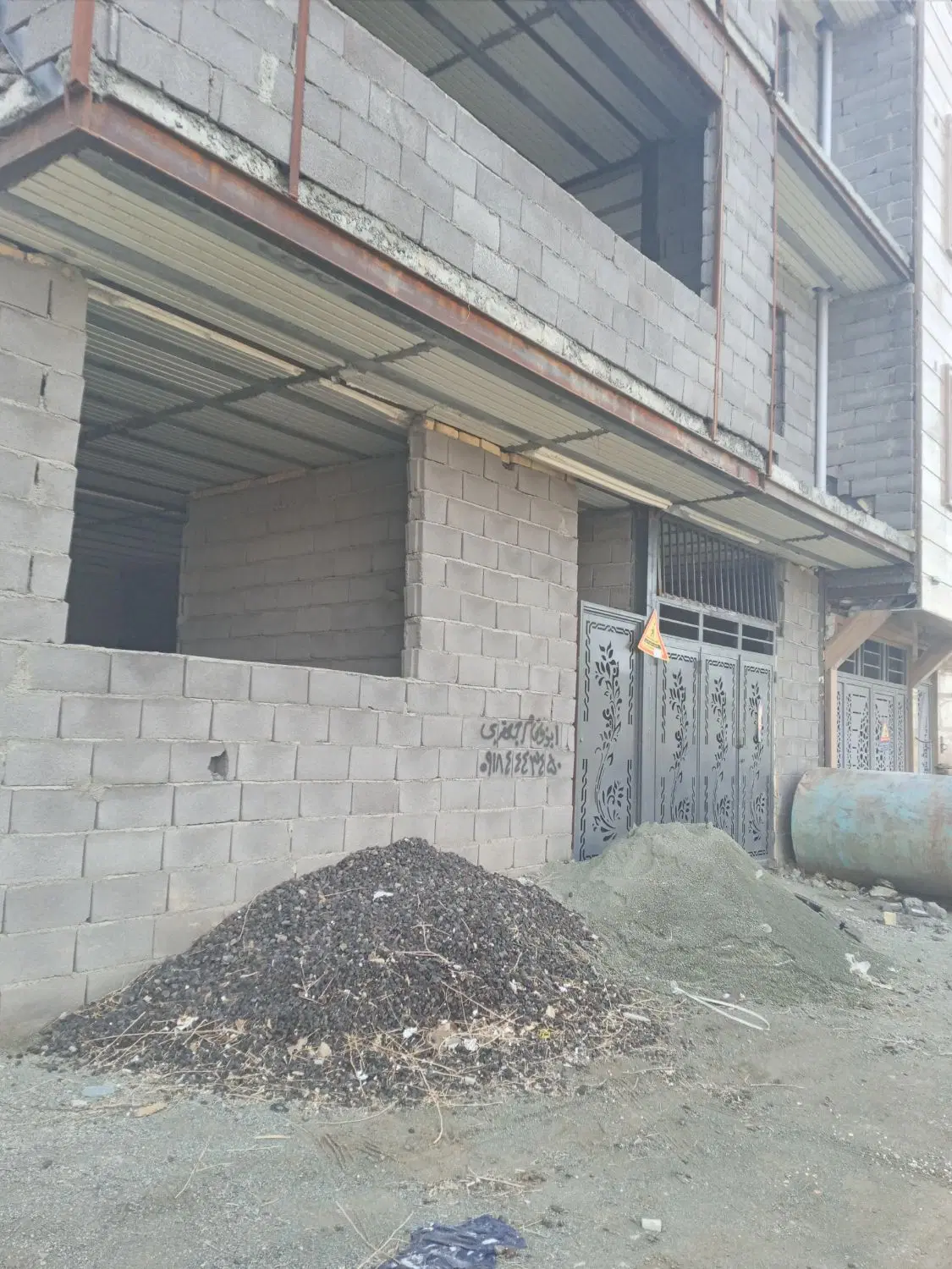 واحد ۷۵ متری نقلی نیمه کاره انتهای فاز۱