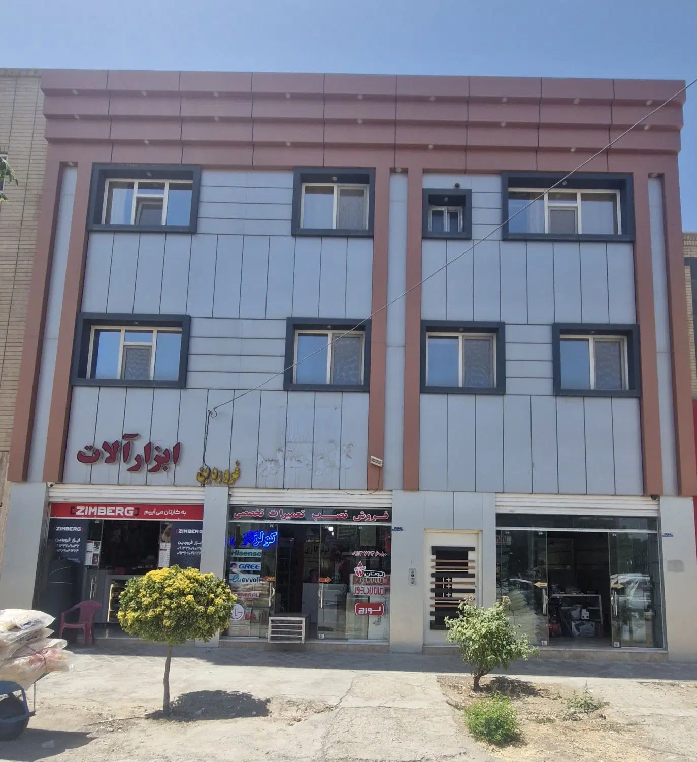 مشاورین املاک زنده رود