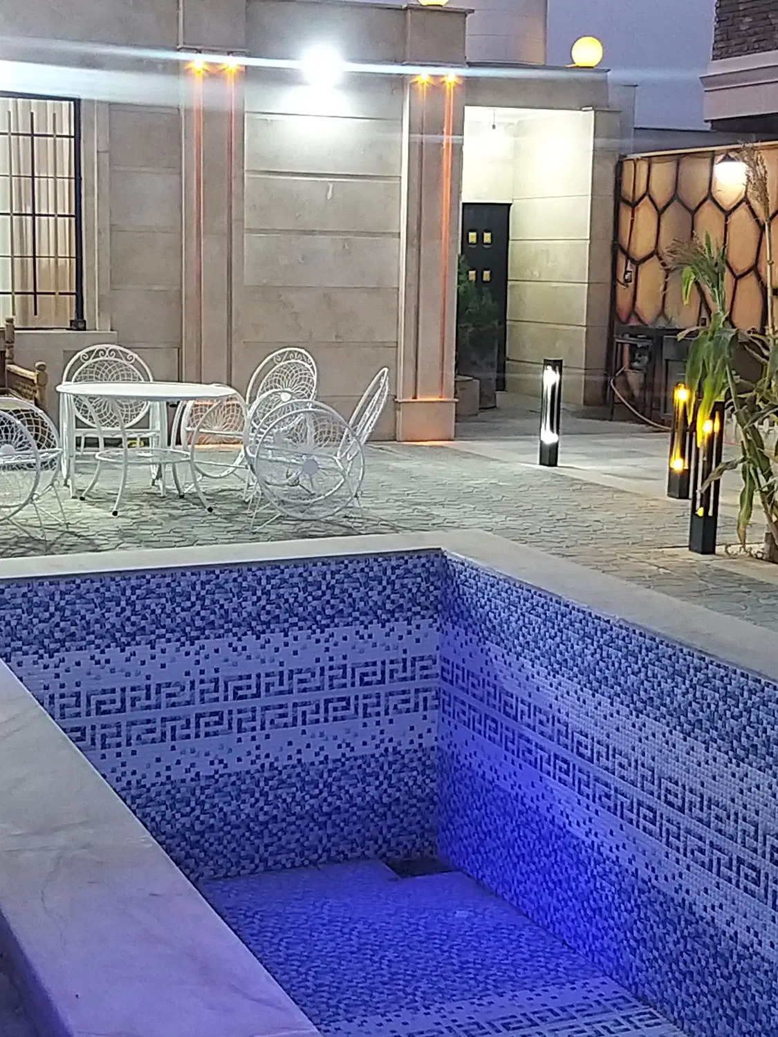 باغچه ویلا به متراژ ۳۰۰ متر