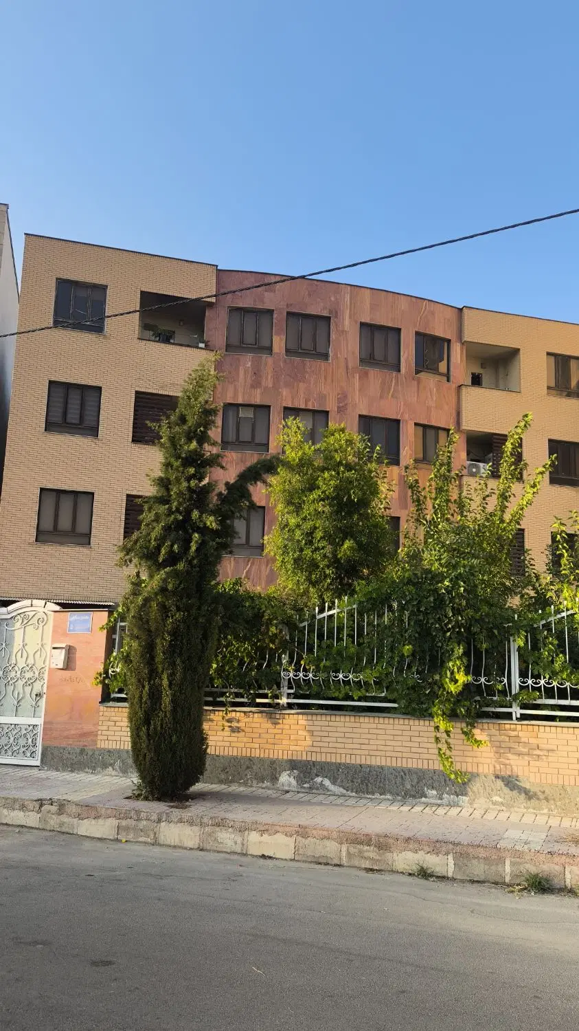 آپارتمان فرانسوی ساز بر بلوار دانش ۱۱۰