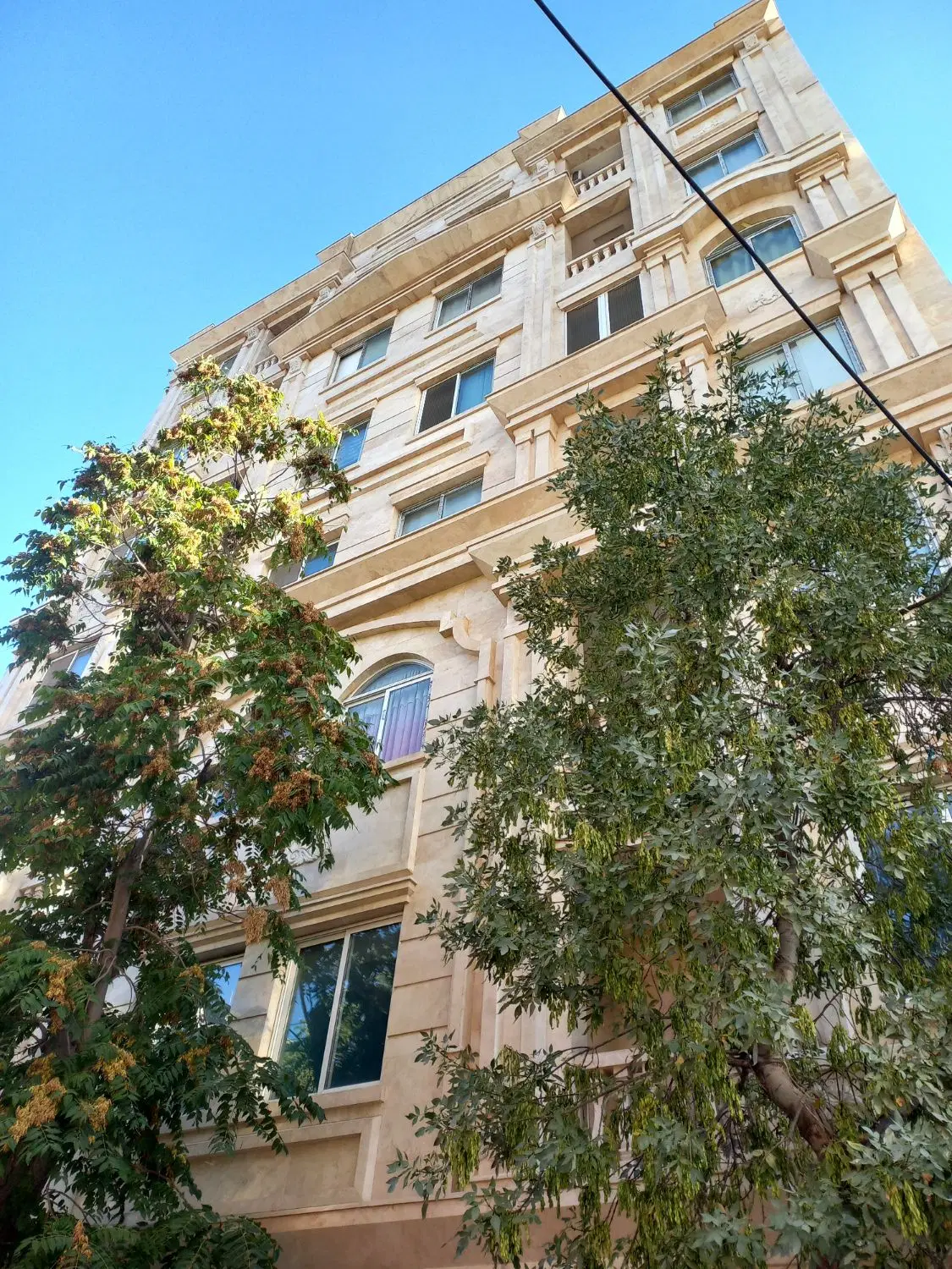 اپارتمان ۳ خواب  تمیز (موارد دیگه موجود هست )