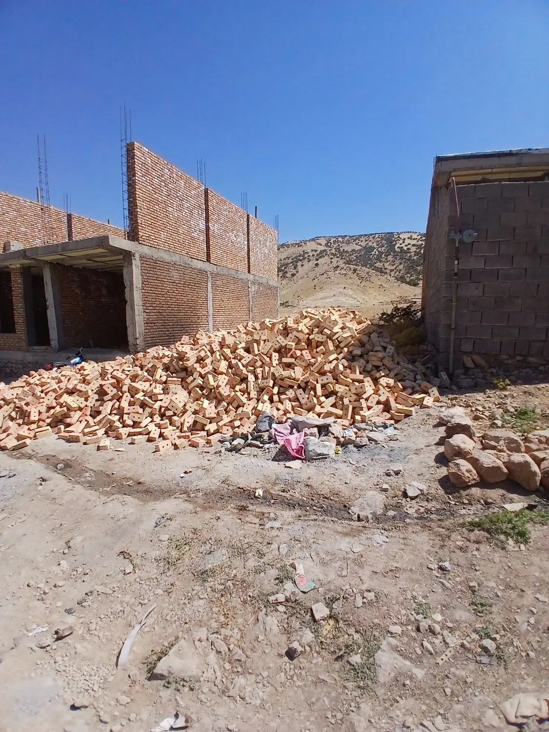 زمین ۱۶۵متری مسکونی