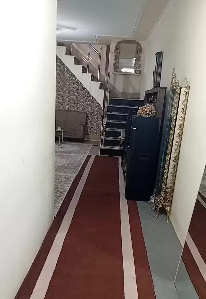 ساختمان نقلی