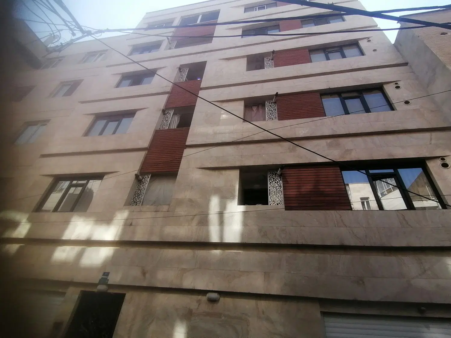 103 متری فول کارون