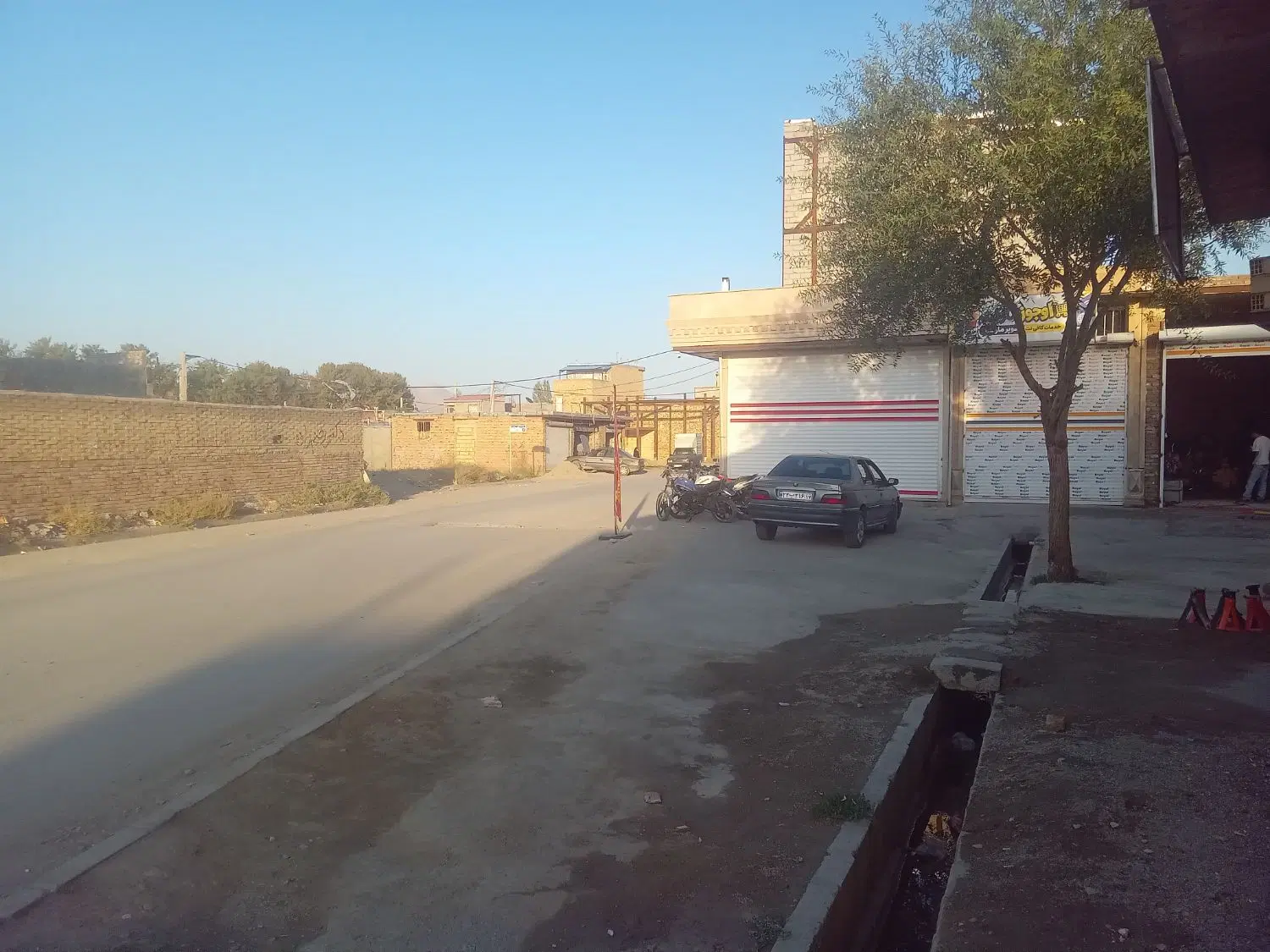 مغازه بر خیابان قنبری