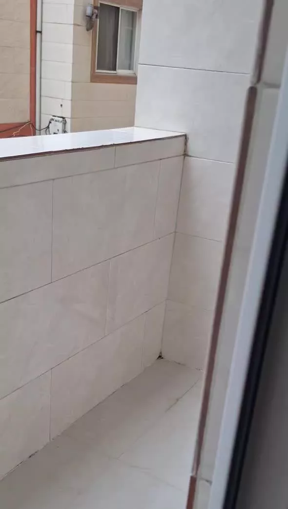 ۱۰۰ متری تک واحدی پارکینگ بدون مزاحم