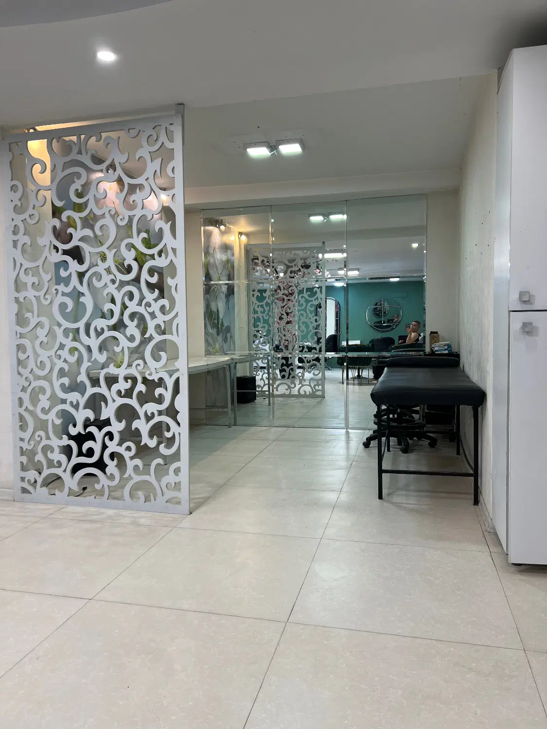 لاین ناخن،اتاق اجاره ناخن