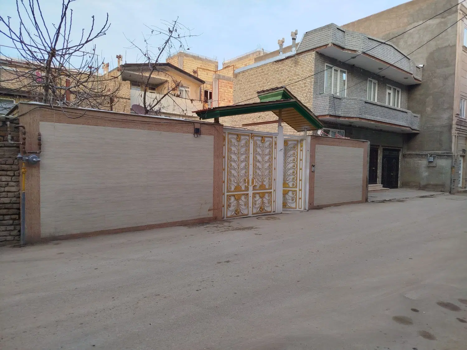 فروش فوری حیاط 220متری.ویلایی