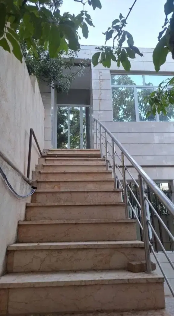 خانه ویلایی با دو واحد مجزا و مستقل