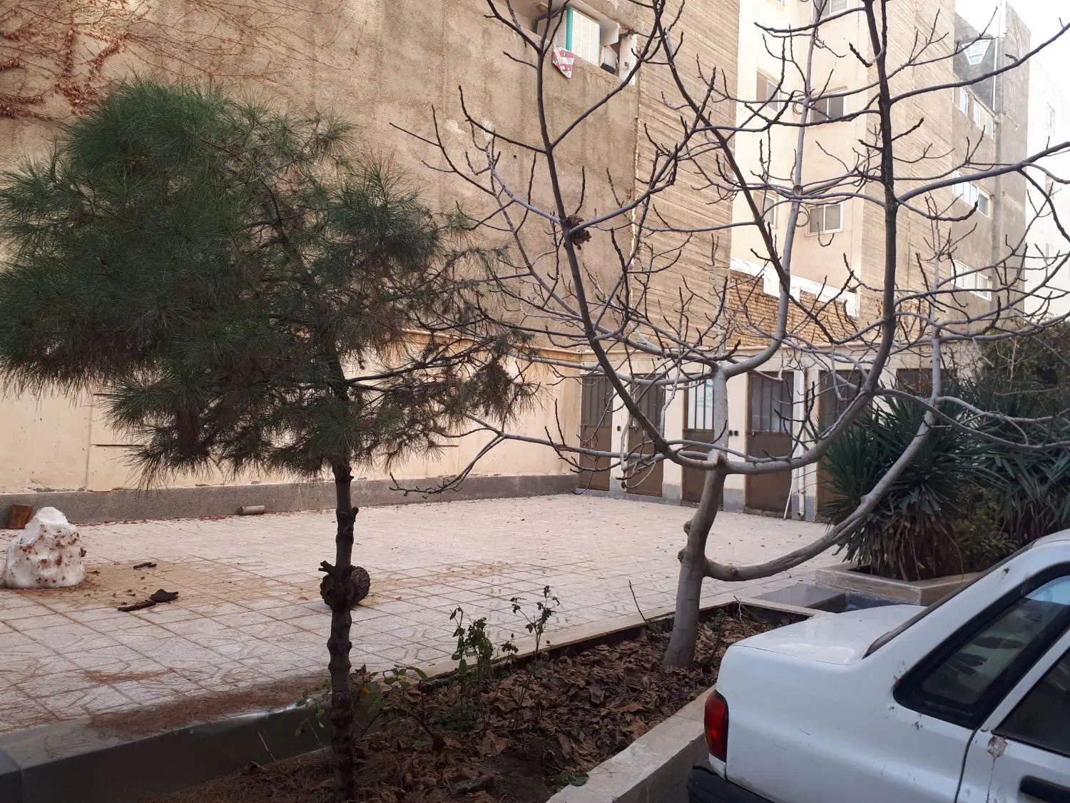 ۱۷۰ متر زمین جنوبی عرض ۸ با ۴ سقف پروانه تسویه