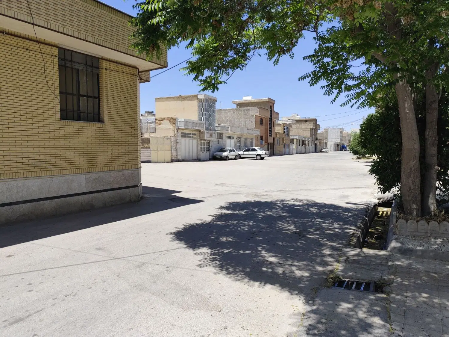 منزل ویلایی  دربست ماشین رو یک خواب
