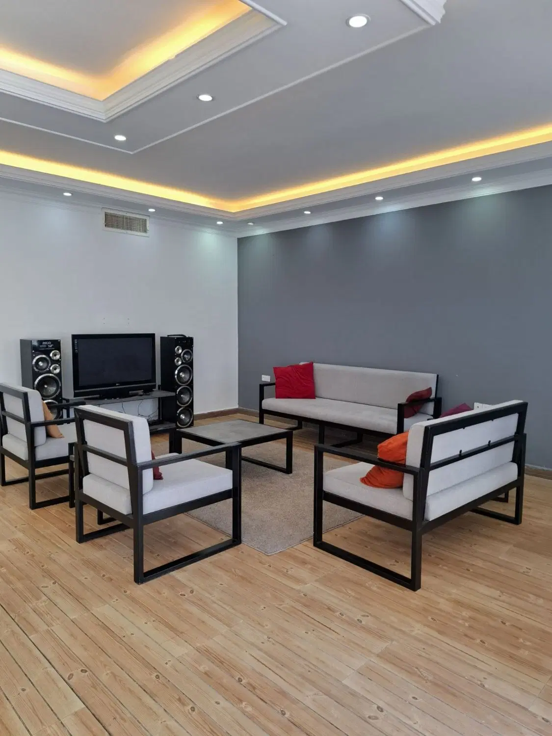 ۷۵ متری سند دار ، خوش موقعیت ، پارکینگ انباری سندی