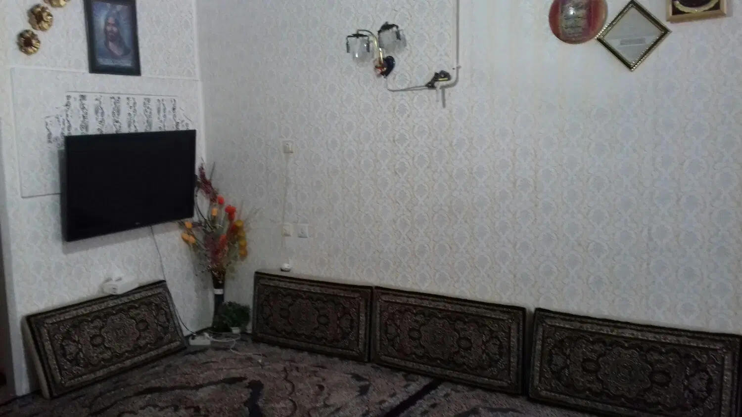خانه ویلایی 95متر واقع در کوی 139 بلوار طاقبستان