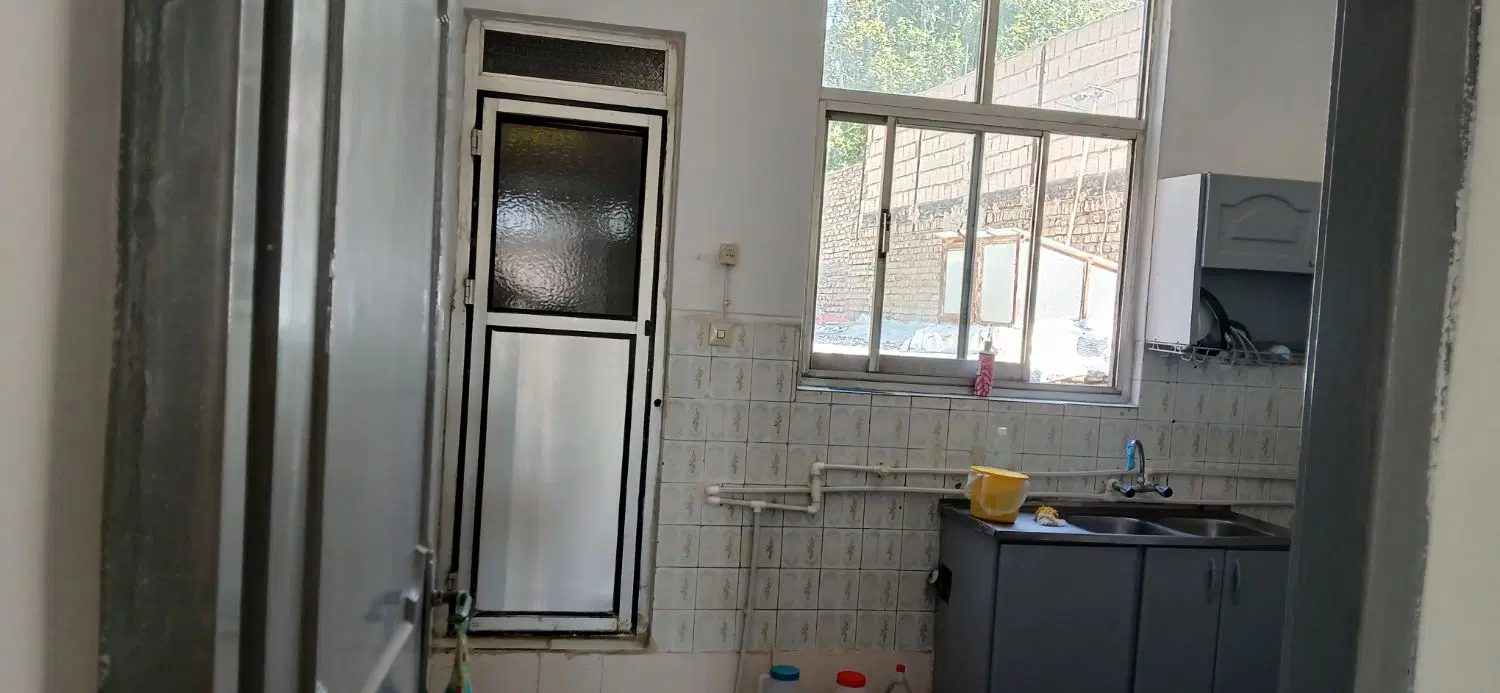 ساختمان‌دوطبقه ماشینرو