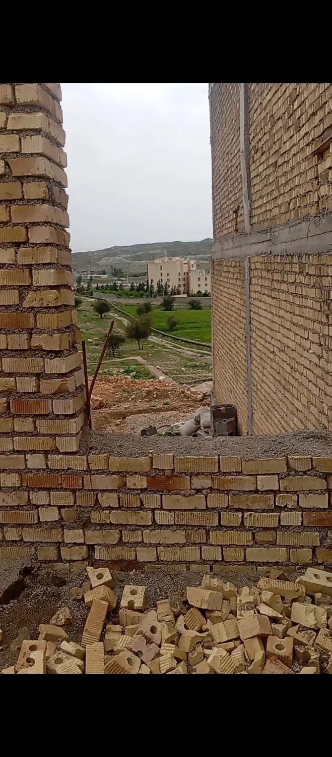 ویلایی نیمه ساز روبرو هتل