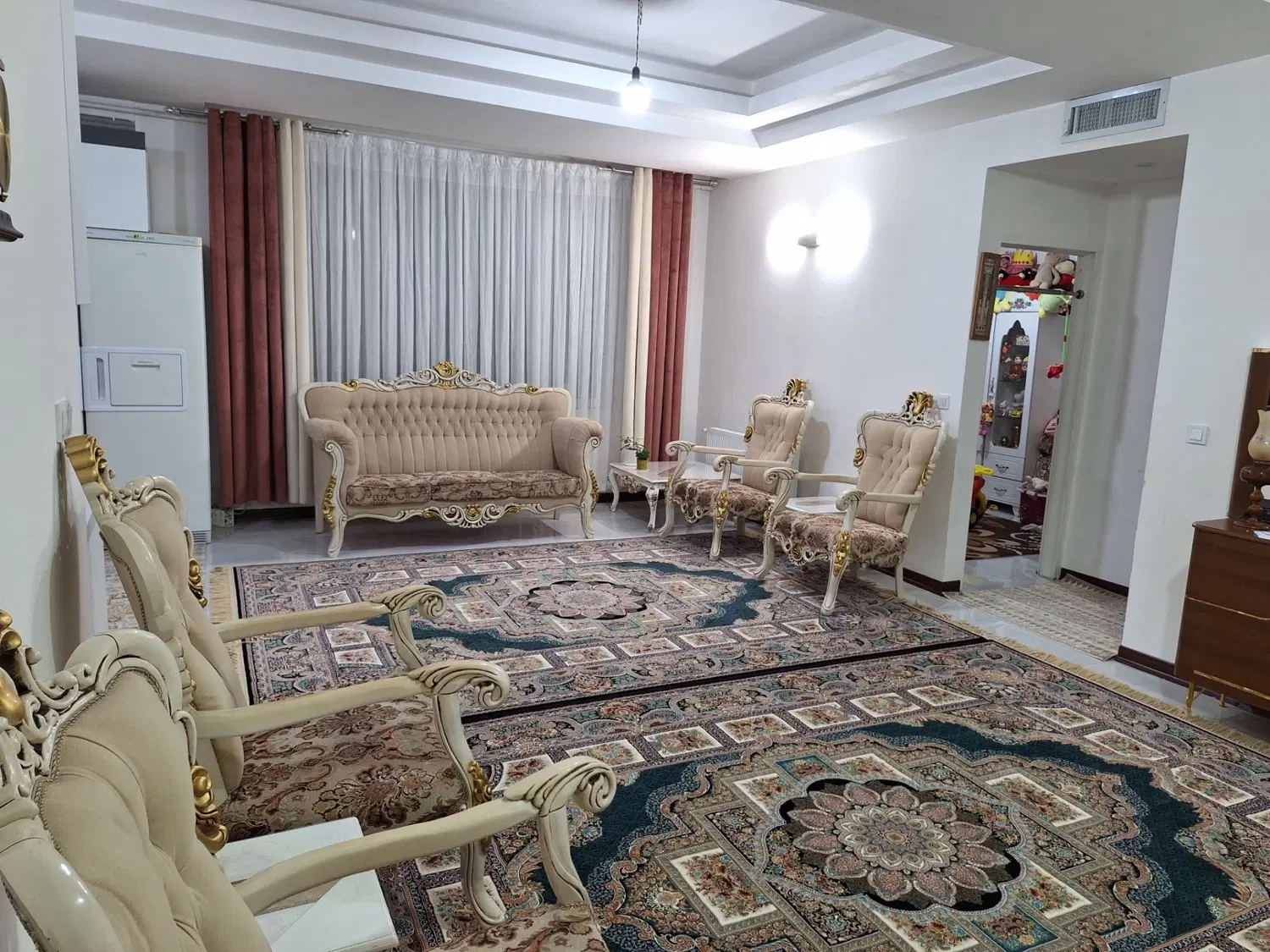 آپارتمان ۹۳ متری نور گیر و شیک