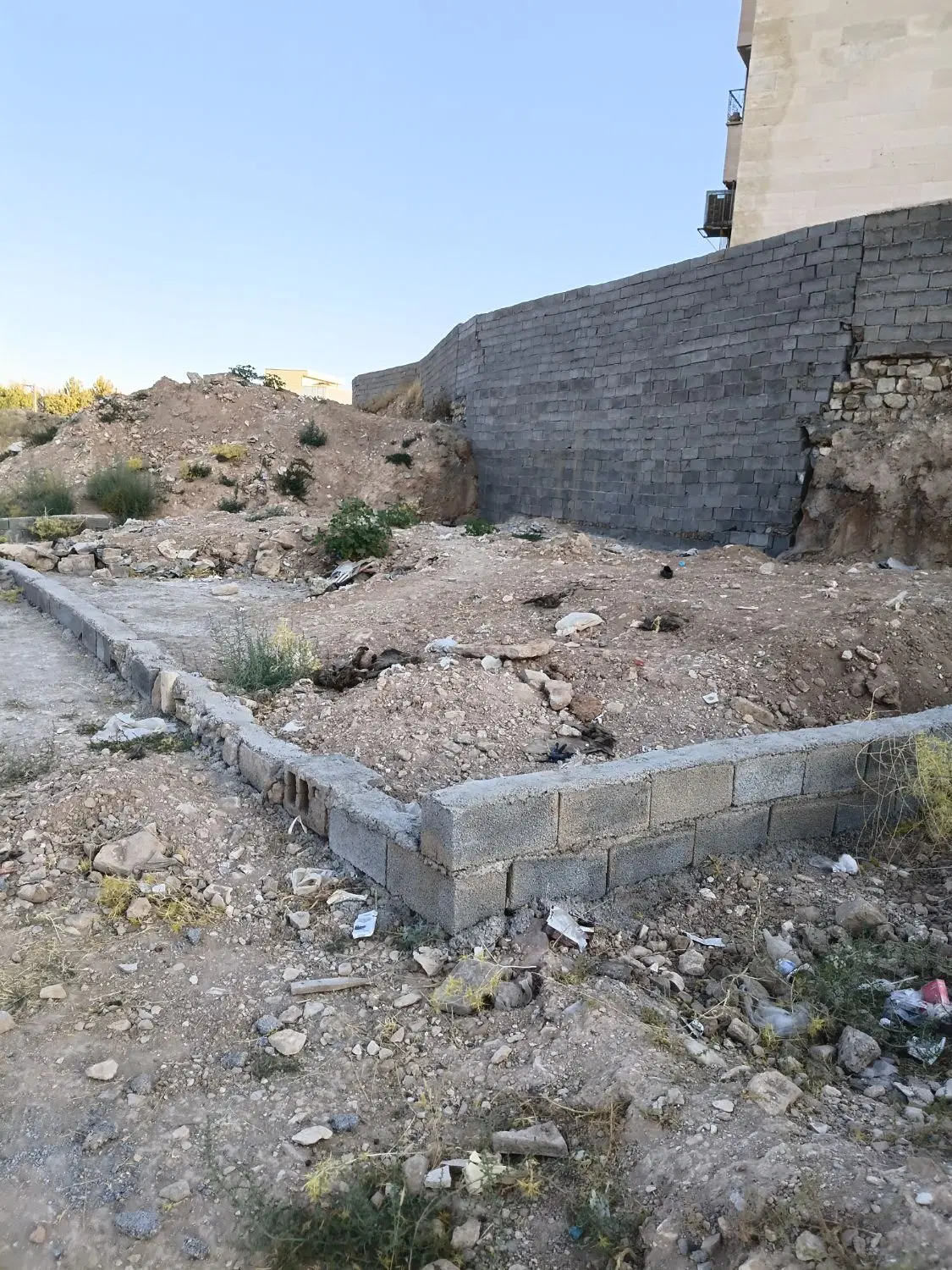 زمین جنب مجتمع  مسکونی اداره زندان ها