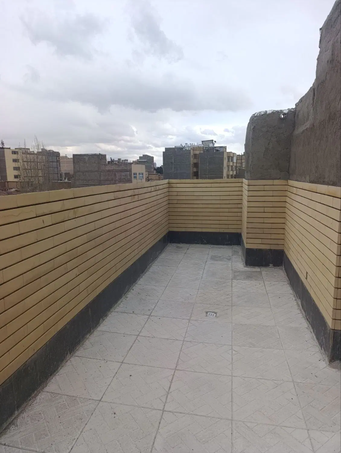 آپارتمان90متری باحیاط