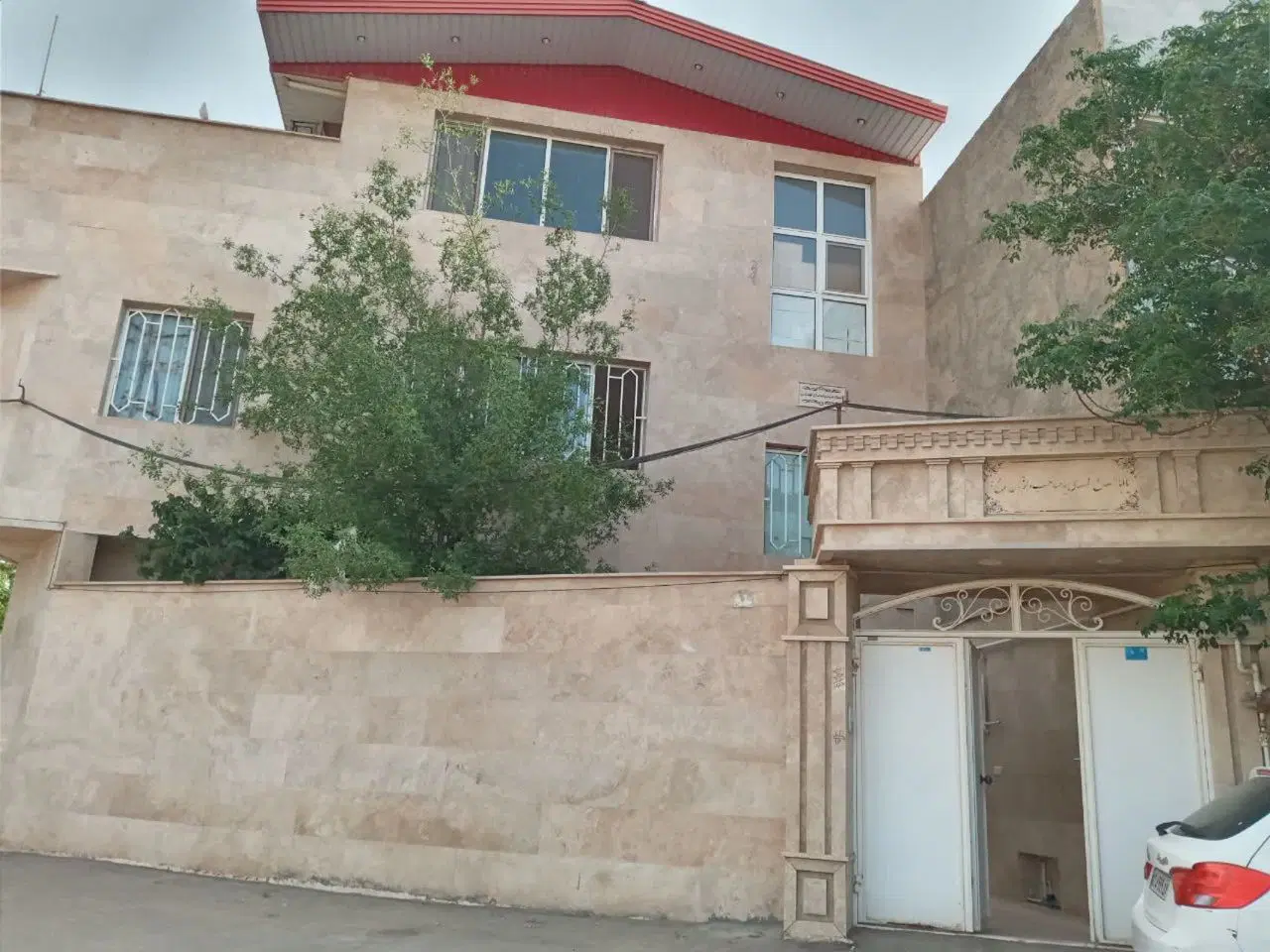 فروش ویلایی سه طبقه ۱۲۶ متری در جمکران منطقه شهری