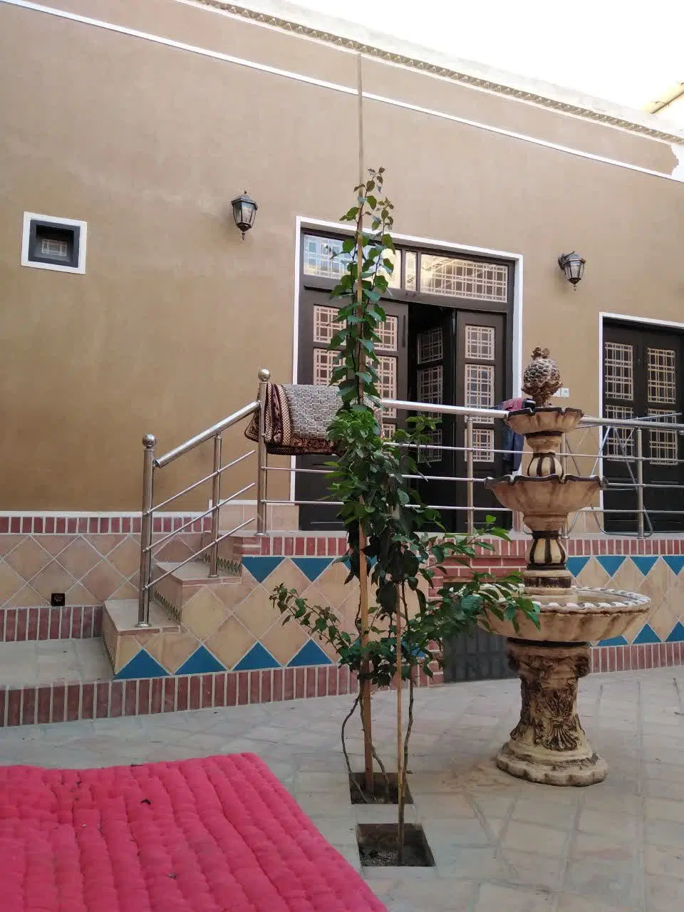 منزل دوطبقه سنتی شیک