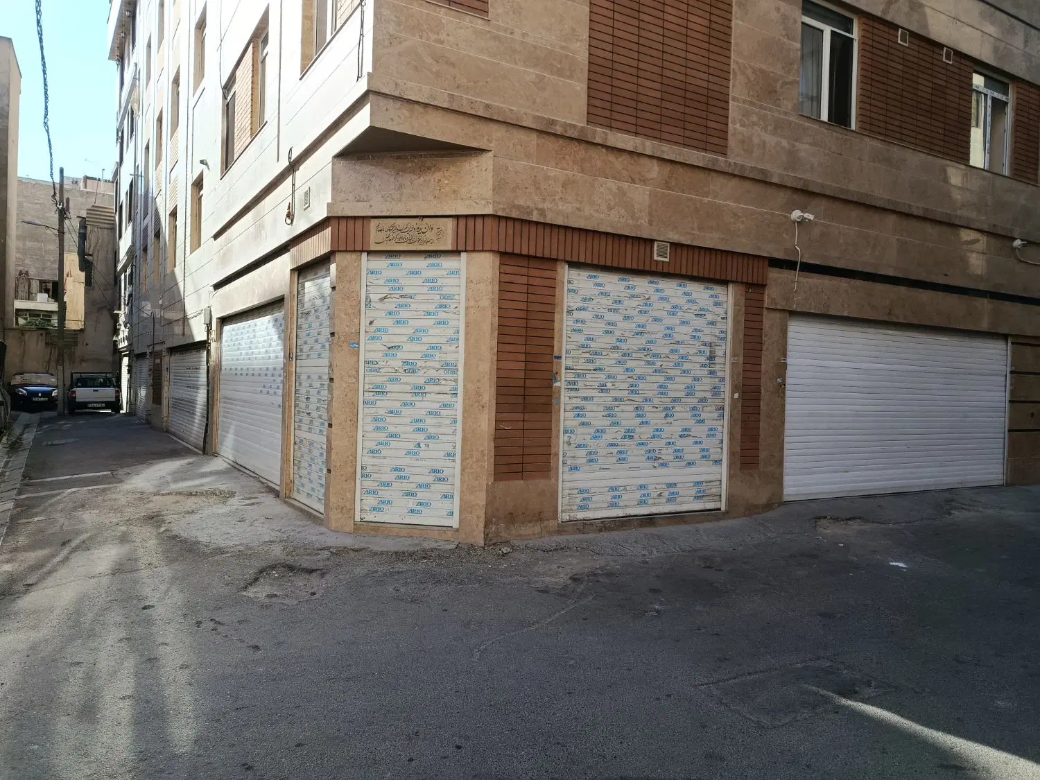 مغازه حدودا 15متر فروشی با12مترزیرزمین ویک انباری