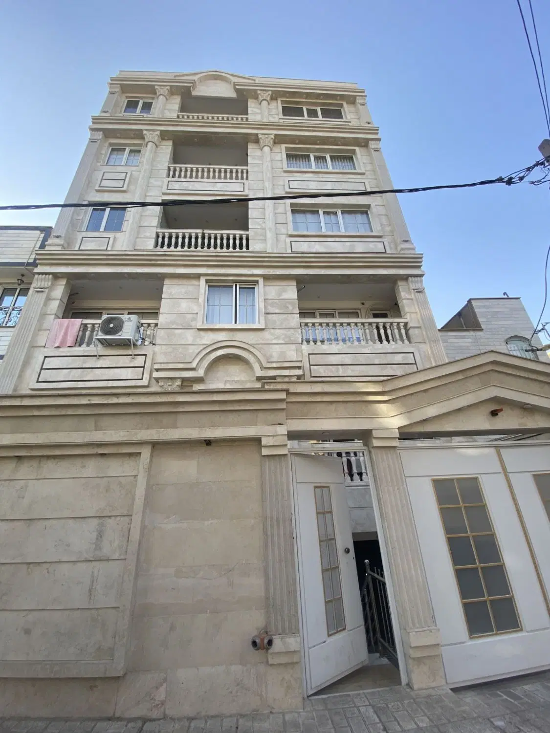 آپارتمان ۱۳۰ متری مطهری نوساز