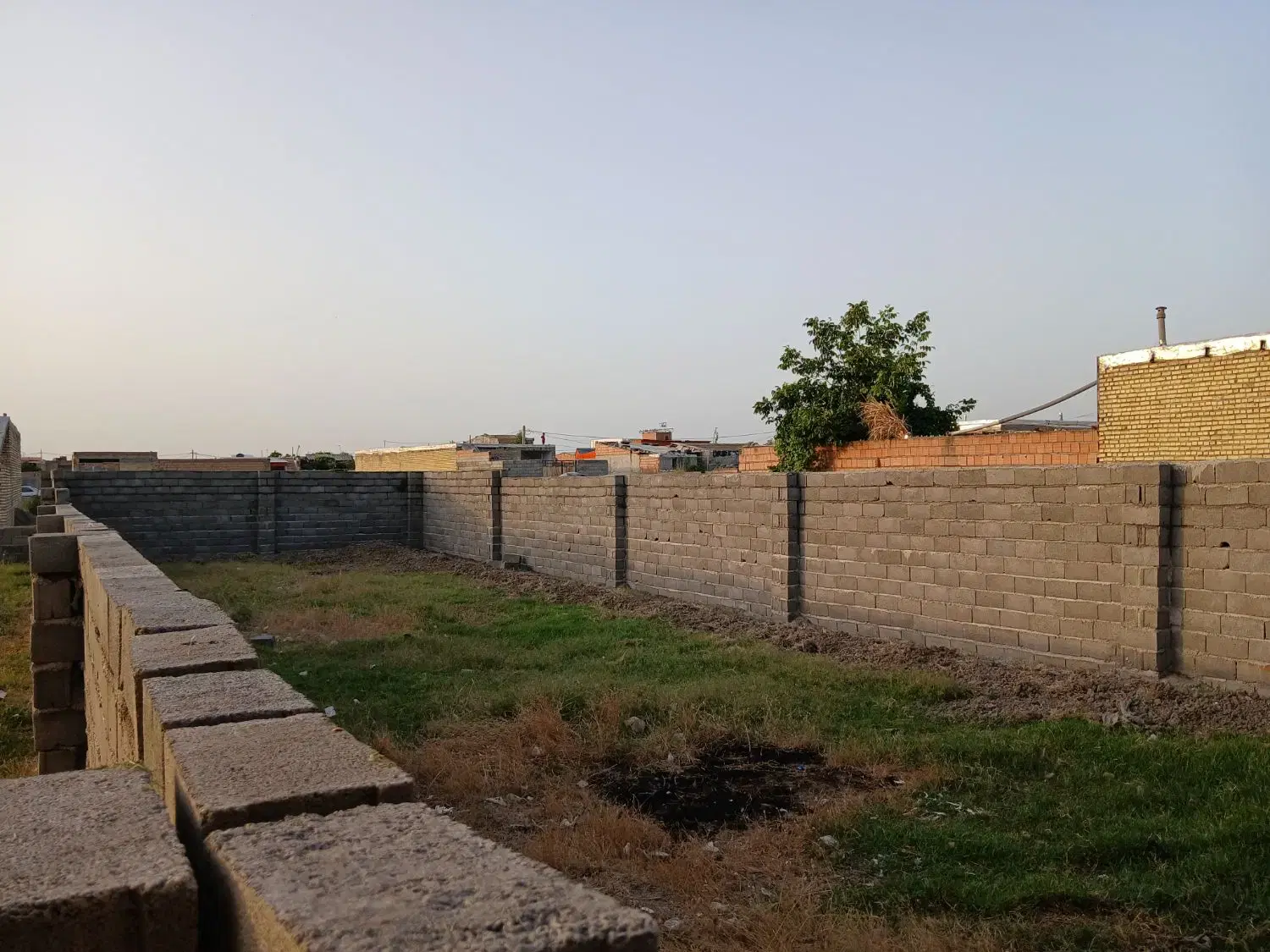۲۰۰مترزمین مسکونی خانببین معاوضه باخودرو